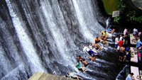 The Labassin Waterfall Restaurant sangat cocok dikunjungi pencinta alam. Lokasinya ada di air terjun Villa Escudero Resort, Filipina. Pengunjung yang bersantap di sini juga bisa menikmati tarian tradisional dan pertunjukkan musik Filipina. Foto: Istimewa