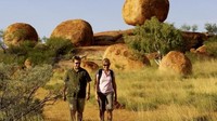 Devils Marbels rupanya juga menjadi salah satu tempat yang dikeramatkan atau disucikan oleh suku Aborigin (Tourism Australia)