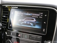 Samurai Biru Mitsubishi Outlander PHEV
