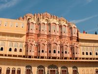 Nama lain bangunan ini adalah Istana Angin (hawa-mahal.com)