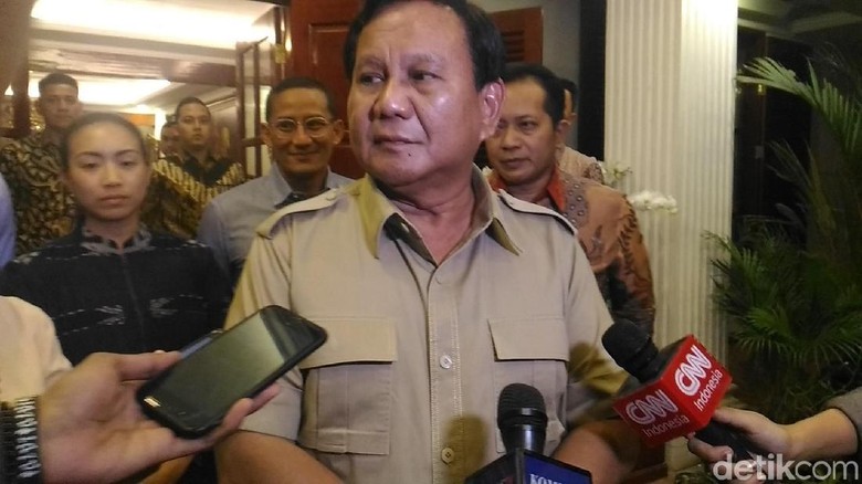 Kelakar Prabowo Sebut Ada 4 Nama Cawapres di Kantongnya