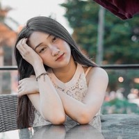 Sandrina Azzahra sebelumnya dikenal melalui ajang Indonesia Mencari Bakat (IMB) 3. Pelantun Goyang 2 Jari ini pun banyak dikenal oleh pengguna Tik Tok lewat berbagai postingannya itu. Foto Instagram @sandrinamazayya