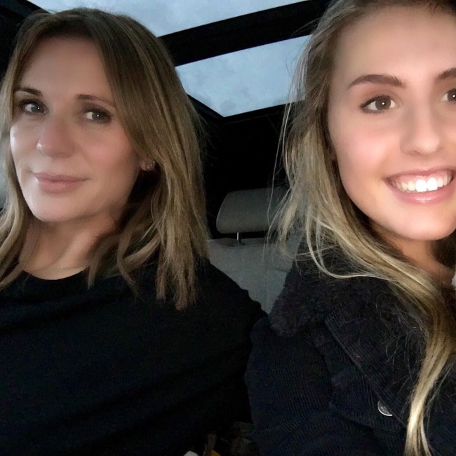 Alison dan Gareth memiliki dua orang anak. Sebagai seorang ayah, Gareth pun selalu berusaha untuk menghabiskan waktu berkualitas dengan anak meski sibuk. Foto: Facebook Alison Southgate