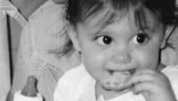 Tau nggak ini siapa? Ya, Arianan saat masih kecil! Makan biskuit dan susu. Gembul banget, ya. Foto: Instagram arianagrande