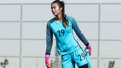 Cinta Olahraga, Wanita Cantik Ini Pilih Sepakbola Ketimbang Jadi Model