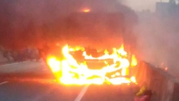 Bus ludes terbakar