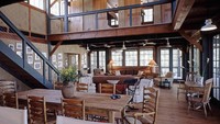 Di sebelah rumah ini ada cottage yang bisa digunakan menampung tamu menginap dalam jumlah banyak. Istimewa/mansionglobal.