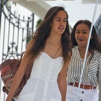 Malia yang kini sudah punya kekasih itu pun semakin stylish. Dia juga memiliki jiwa fashion yang tinggi terlihat dari caranya memadumadankan busana.  Foto: dok. Getty Images