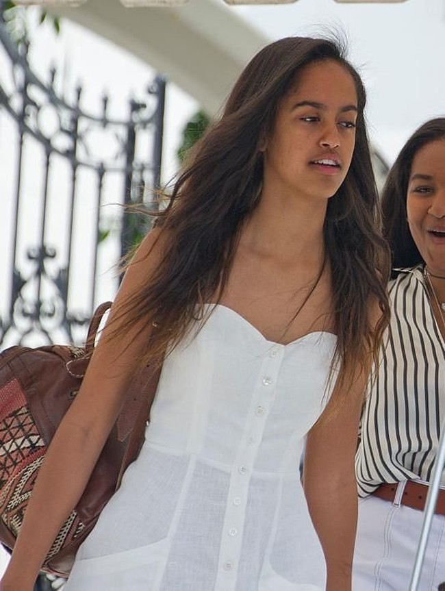 Malia yang kini sudah punya kekasih itu pun semakin stylish. Dia juga memiliki jiwa fashion yang tinggi terlihat dari caranya memadumadankan busana.  Foto: dok. Getty Images