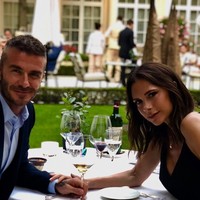 Kepada Vogue, Victoria yang kini sibuk merintis karier sebagai desainer mode angkat bicara soal rumor rumah tangganya yang retak. Kami berdua sadar, kami lebih kuat saat bersama ketimbang sendiri, ucap Victoria seraya mengklaim pernikahan dan keluarganya sangat harmonis. (Foto: Instagram/@victoriabeckham)