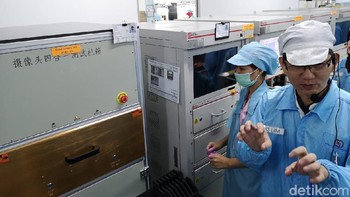 PT Satnusa banyak mengakomodir kebutuhan perakitan vendor smartphone asing, termasuk Honor. Proses perakitannya pun diklaim telah memenuhi standar internasional. (Foto: detikINET/Muhammad Alif Goenawan)