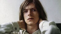 David Bowie pada tahun 1971 kala menjalani pemotretan sebuah majalah. Dok. Instagram
