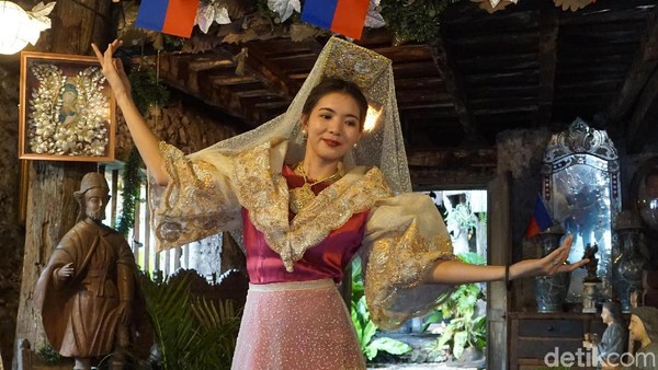 Pakaian Adat Filipina Foto: Cantiknya Wanita Filipina Dalam Balutan Pakaian Tradisional