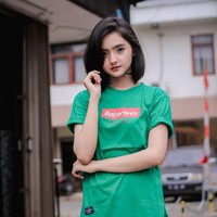 Kerap kali mengunggah kreativitasnya pada video musik Tik Tok, membuat para pria jatuh hati pada Anya Anjani Manzia. Wajahnya yang cantik tentu mencuri atensi siapapun yang melihatnya. Foto Instagram @anyaanjanii