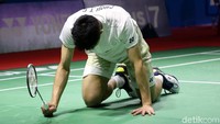 Sementara Chou Tien Chen tertunduk lesu.