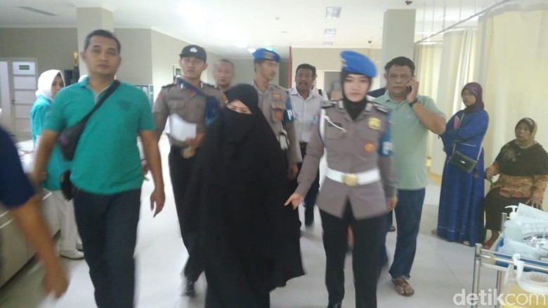 Masih Diperiksa, Istri Pemilik Bom Pasuruan Belum Jenguk Anaknya Masih Diperiksa, Istri Pemilik Bom Pasuruan Belum Jenguk Anaknya