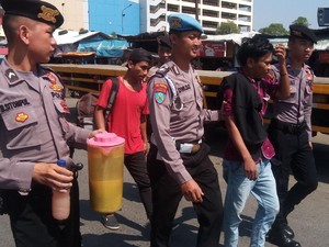 Polisi Razia Preman di Depok Cegah Kejahatan Jelang Asian Games