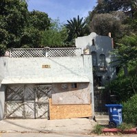Dulunya rumah ini begitu indah, berlokasi di Los Feliz, California. Tapi karena dibiarkan terlalu lama, rumah jadi kumuh bahkan hampir bobrok. Foto: Dok. Elite Readerss/ Tracy Do Real Estate