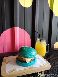 Doodle Burger: Gemas Banget! Ini Burger Finding Dory dan Single Mingle yang Lucu