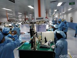 Intip Proses Pembuatan Ponsel Honor di Batam