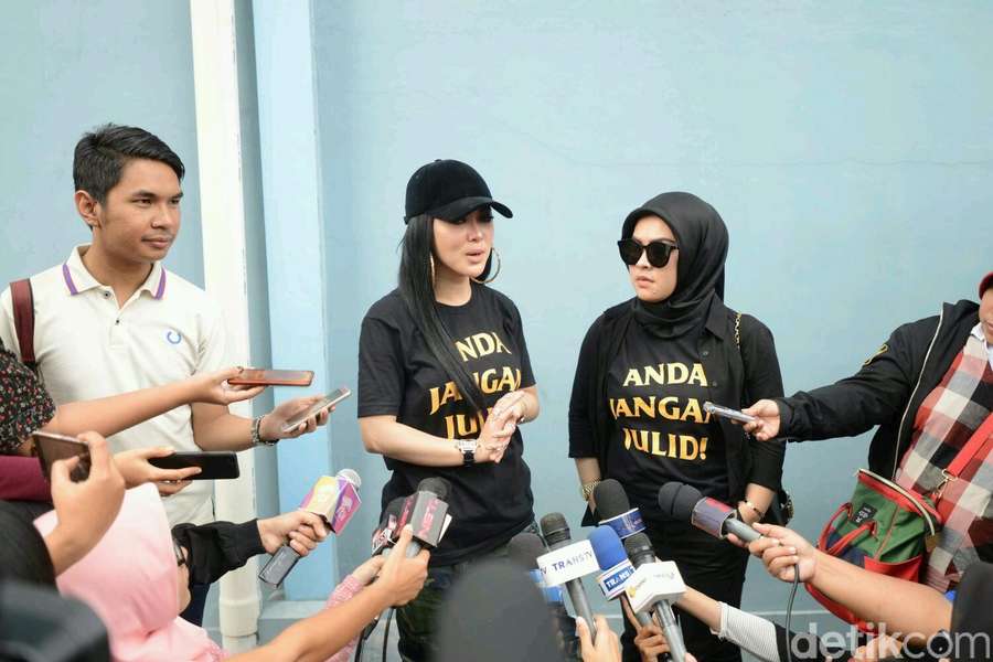 Soal Jargon, Syahrini Sindir Siti Badriah?