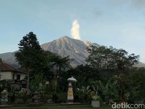 Gunung Agung Ditutup 2 Bulan, tapi Masih Ada Bule yang Nekat Mendaki