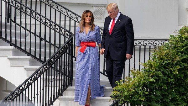 Gaya Piknik Melania Trump di Perayaan HUT AS, Gaun Rp 40 Juta Jadi Andalan