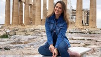 Perempuan cantik berdarah Lithuania ini tidak hanya menikmati tanah kelahirannya saja, namun juga berkunjung ke beragam negara yang disinggahi maskapainya. (imbrigita/Instagram)