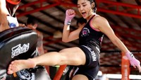 Lahir pada 4 Maret 1989 di Bangkok, membuat dara blasteran Jepang dan Thailand ini akrab dengan MMA dan dunia bela diri (rikatinydoll/Instagram)
