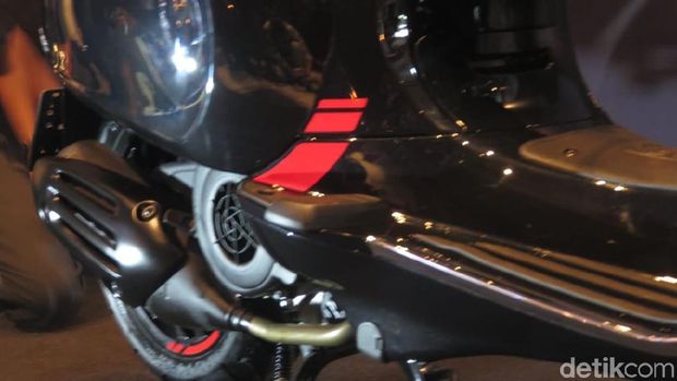 Bodi motor diberi aksen merah