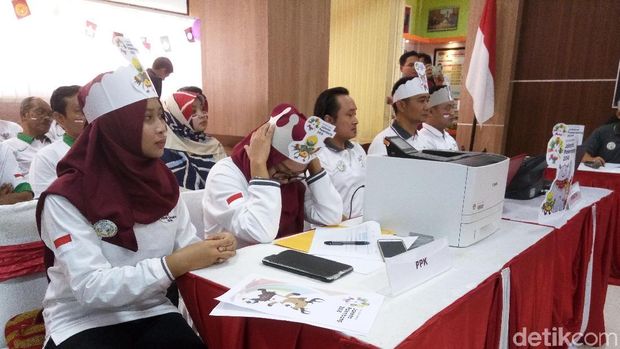 Suasana rapat Pleno KPU Surakarta.