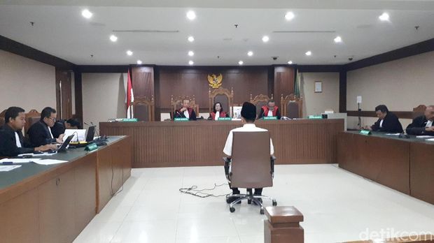 Bupati Mustafa Dicecar soal Pemberian Suap ke Anggota DPRD