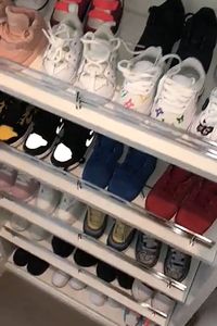 Masih Bayi, Anak Kylie Jenner Punya Koleksi Sepatu yang 