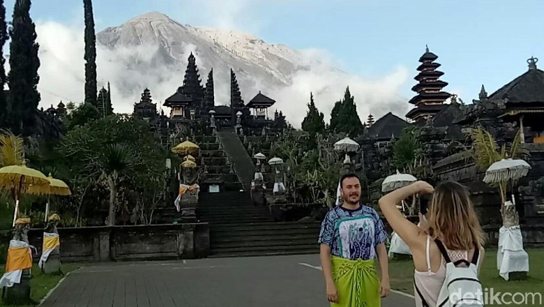 Pura Besakih dengan latar Gunung Agung (Ardian/detikTravel) Pura Besakih dengan latar Gunung Agung (Ardian/detikTravel)