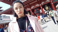 Sensoji Temple Asakusa di Jepang juga jadi salah satu yang dikunjungi Rika. Walau mukanya lagi cemberut, tapi tetap cantik  (rikatinydoll/Instagram)