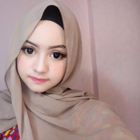 Hijabers cantik ini memiliki 702 ribu lebih pengikut di akun Instagramnya. Pemilik akun ID Tik Tok barbiebel ini juga memiliki banyak akun fanbase. Foto Instagram @biebel