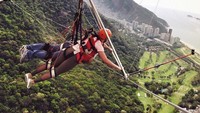 Selama liburannya Brigita tidak hanya hunting foto, namun juga mencoba beragam aktivitas seperti kuliner, paralayang, hiking, dan menikmati pantai. (imbrigita/Instagram)