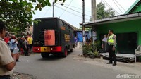 Gegana tiba di lokasi. Foto: Muhajir Arifin