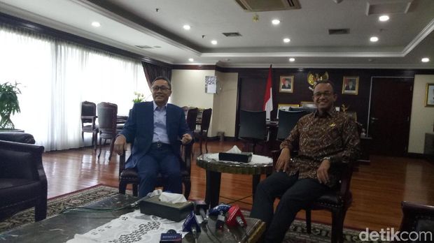 Anies saat bertemu Zulkifli Hasan.