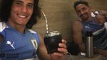Ini Bukti Kalau Edinson Cavani Pintar Masak dan Gemar Minum Teh Mate!