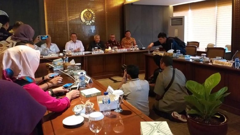 Hasil Rapat Gabungan di DPR: Eks Koruptor Bisa Daftar Jadi Caleg Hasil Rapat Gabungan di DPR: Eks Koruptor Bisa Daftar Jadi Caleg