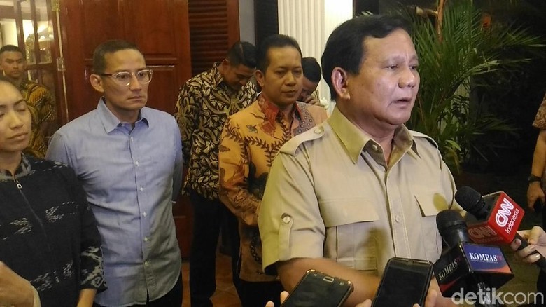 Lembaga Survei Ini Sarankan Prabowo Ganti Kostum Agar Menang Pilpres Lembaga Survei Ini Sarankan Prabowo Ganti Kostum Agar Menang Pilpres
