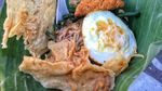 Aduh Enaknya! Sarapan Sego Pecel yang Sedap Komplet Ini