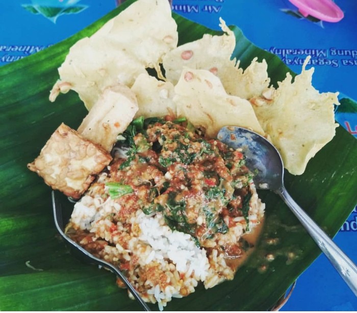 Aduh Enaknya Sarapan Sego Pecel Yang Sedap Komplet Ini