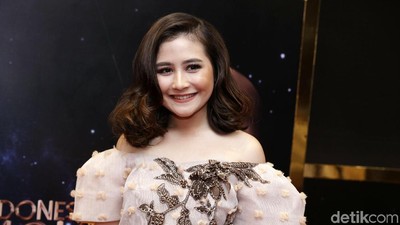 Yeay! Prilly Latuconsina yang Kembali Ceria