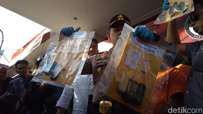 Polisi Amankan AS yang Edarkan Sabu Ditempel di Pot Bunga