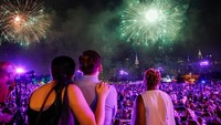 Warga pun berkumpul di Taman Hunter Point untuk menyaksikan kerlap-kerlip kembang api untuk merayakan Hari Kemerdekaan.  Munoz Alvarez/Getty Images.