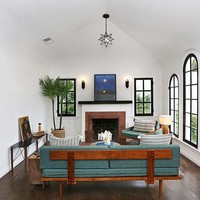 Adalah perusahaan Kenihan Development yang memberanikan diri mendandani rumah yang dulunya bergaya Spanyol ini. Perubahannya pun sangat dramatis dan hampir tak dikenali. Foto: Dok. Elite Readerss/ Tracy Do Real Estate