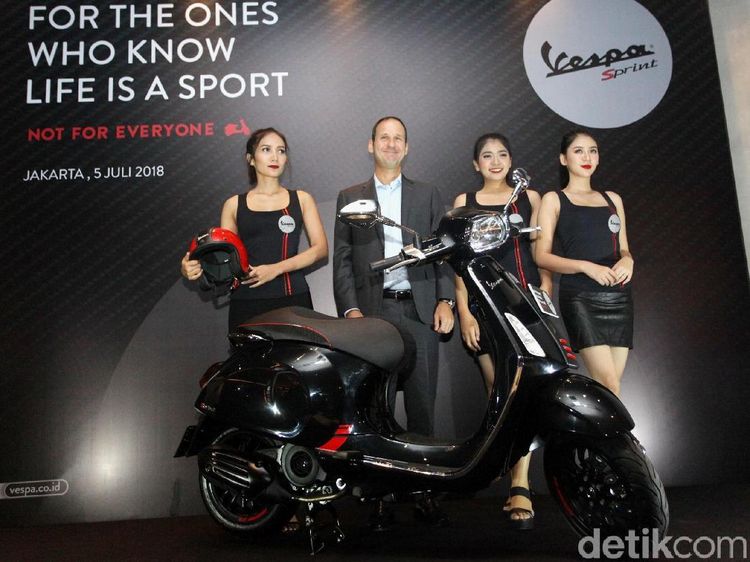 Vespa Luncurkan Sprint Carbon