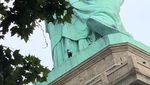 Nekat! Potret Patricia Panjat Patung Liberty di New York